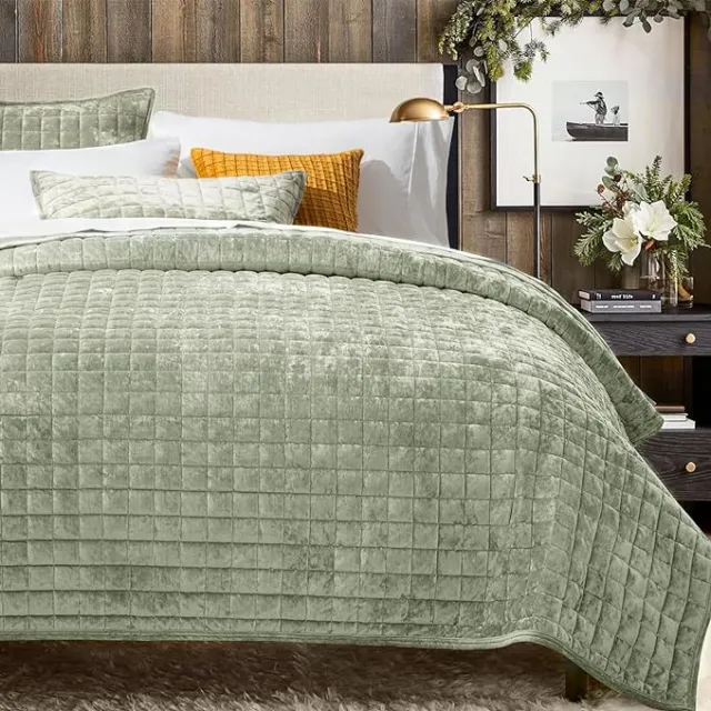 Luxury Velvet Quilt King Size, Ultra Soft Velvet Bedding Sets, Lightweight Quilted Velvet Comforter Set, Channel Stitch Oversized Bedspread Coverlet with 2 Pillow Shams, Sage Green